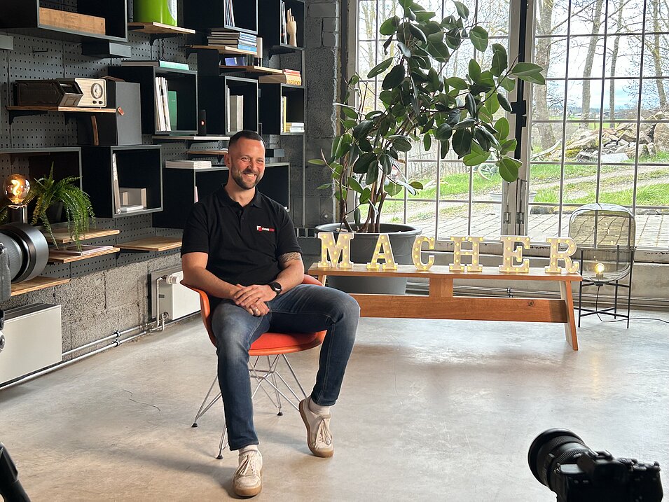 Jan Kempf beim Interview in der Macherscheune 