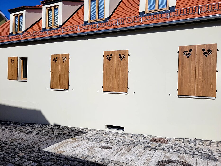 Selbsgefertigte Holzfensterläden nach Kundenwunsch