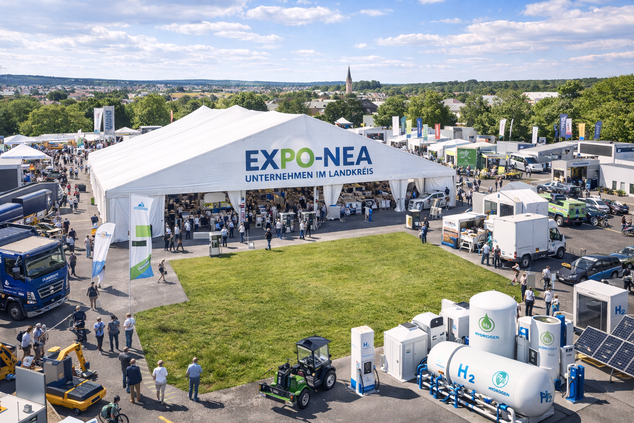 Beispielfoto einer EXPO-NEA-Messe im Freien