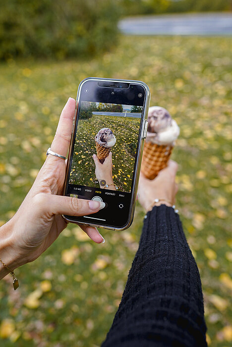 Eis in der selbst gebackenen Waffel