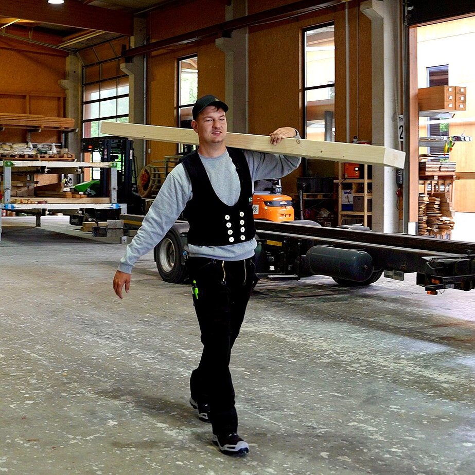 Geselle Kai bei der Zimmerei Hienlein 